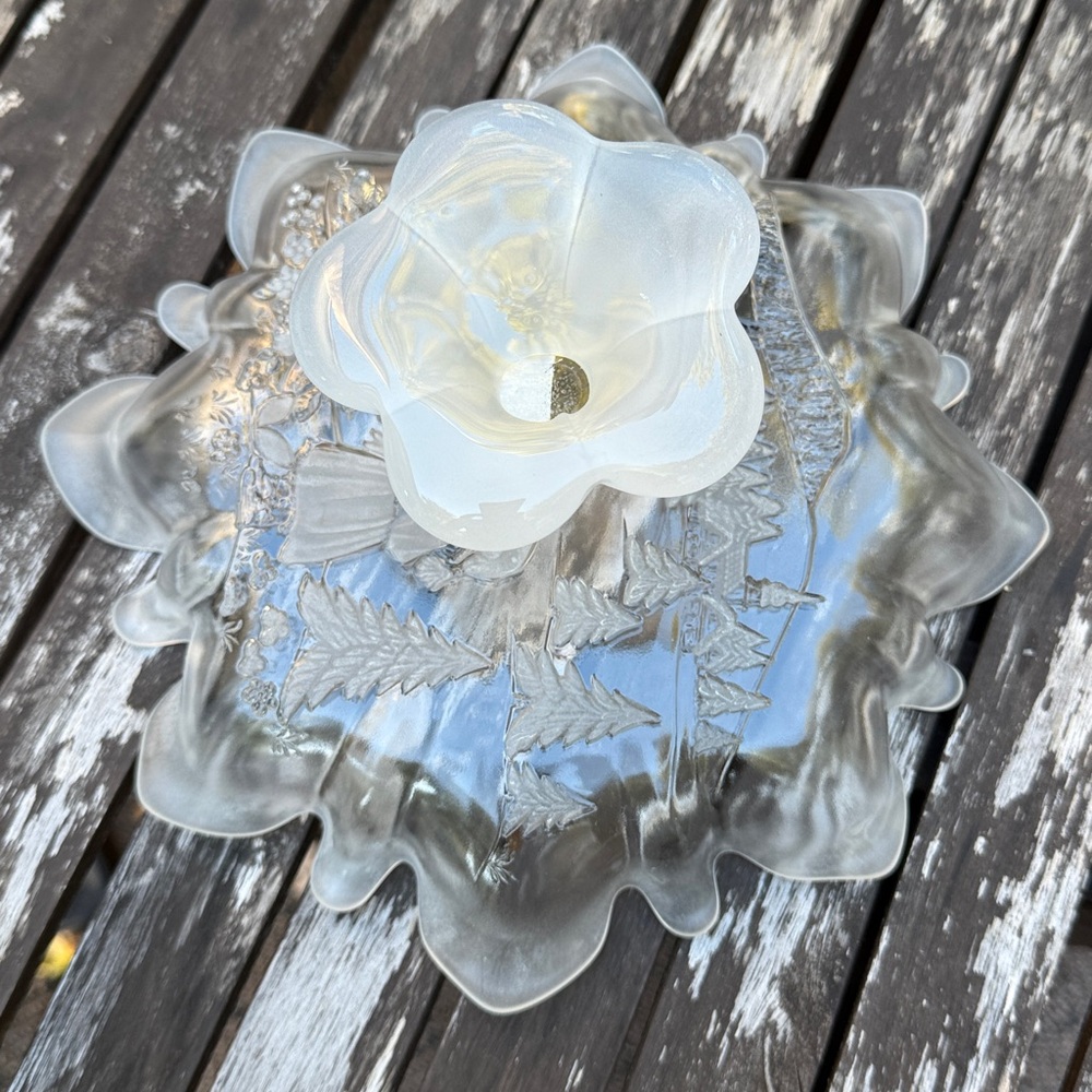Vintage MIKASA West Germany “Christmas story” frosted glass footed bonbon plate - Picture 6 of 12